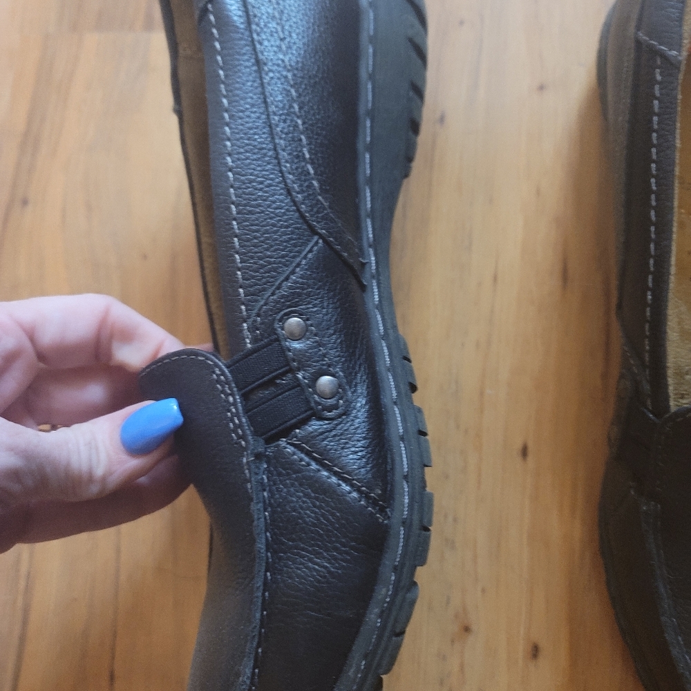 Loafers (womens)